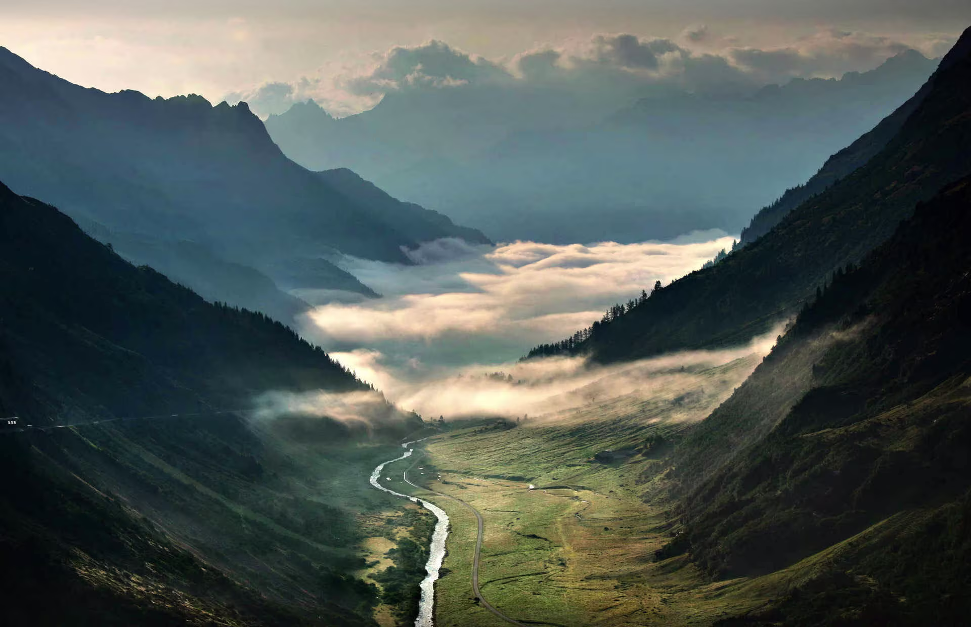 Dawn in den Bergen...