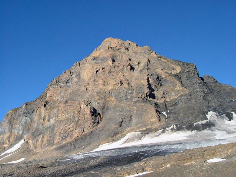 Felsen mit dem Pinsel verschönert