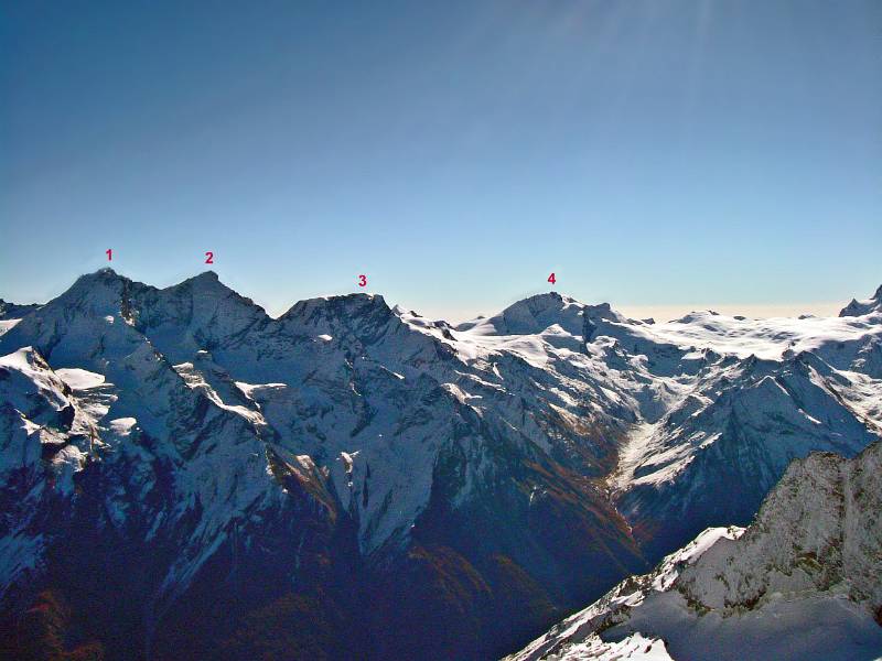 Mischabelkette. Blick von Bishorn. 1=Nadelhorn; 2=Lenzspitze; 3=Dom; 4=Taeschhorn