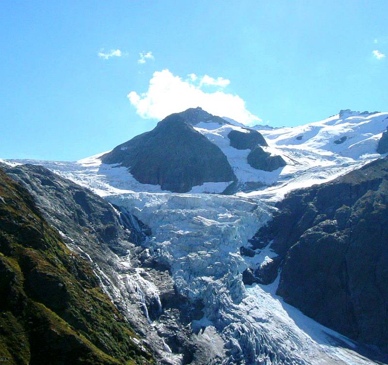 ...Triftgletscher mit Triftstoeckli (3035m) in der Mitte