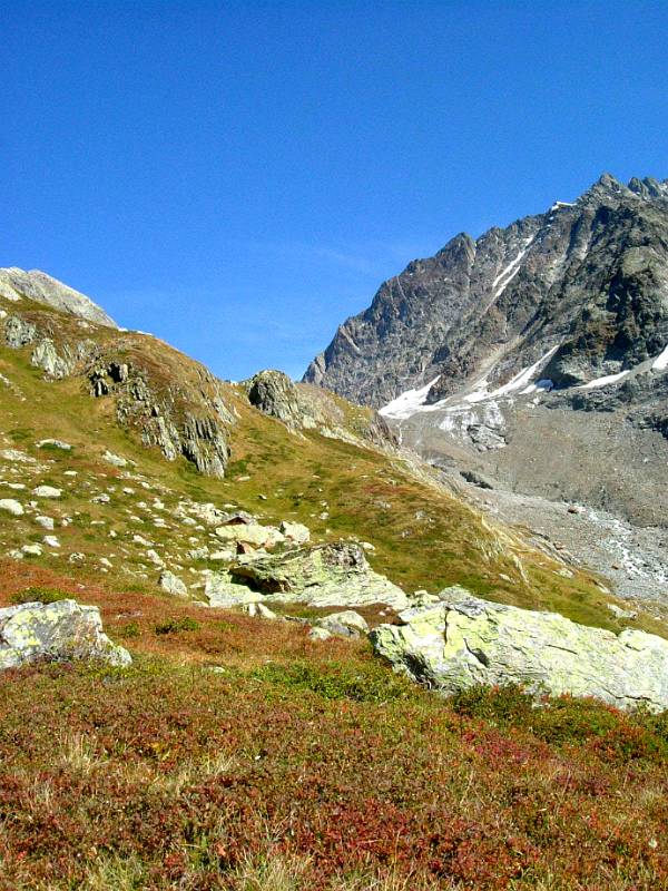 Der Weg zur Tierberglihuette und Sustenhorn