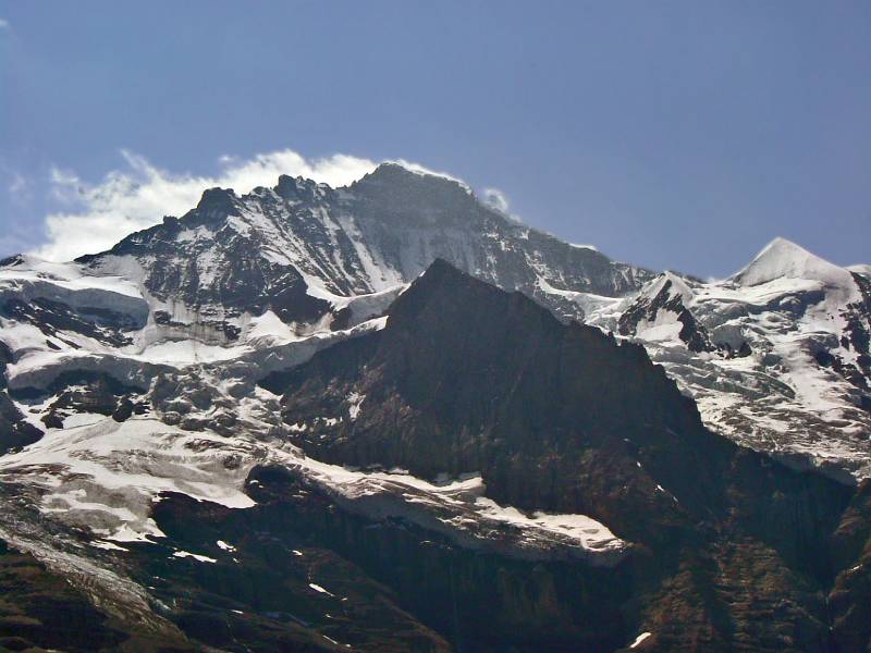 Jungfrau (4158m) und Silberhorn (3695m), rechts