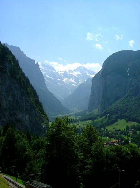 Breithorn (3780m) und Tschingelhorn (3495m) am Ende des Lauterbrunnentals