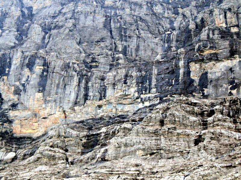 Die Fenster der Bahnstation Eigerwand