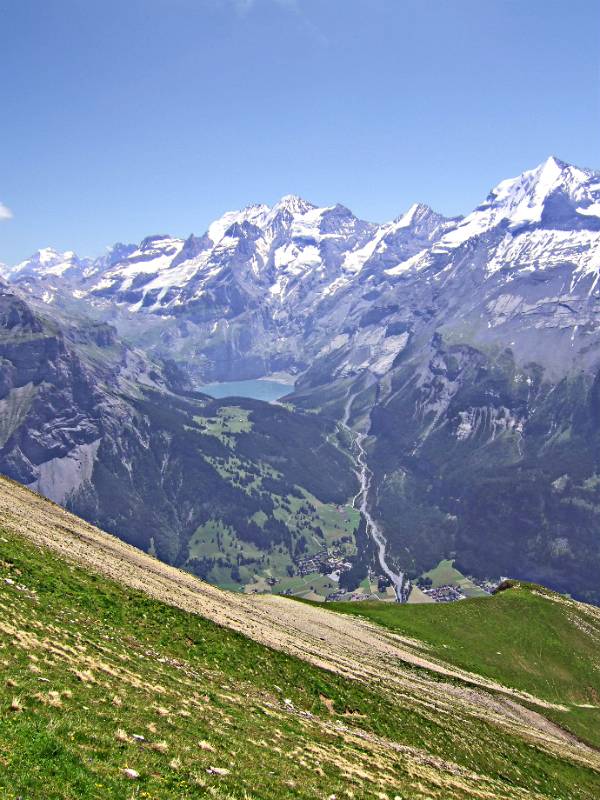 Oeschinensee. Blick von der Route zum First