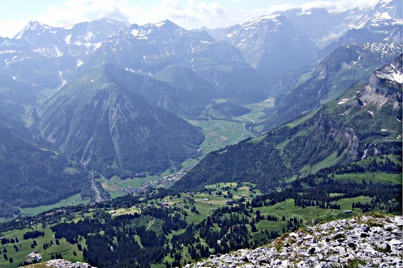 Linthal, Tierfehd und Bifertenfirn oben rechts