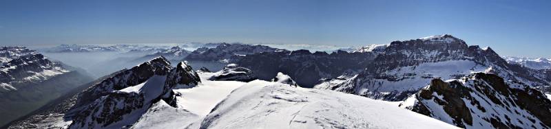 Links - Gemsfairenstock, rechts - Toedi. Blick vom Clariden