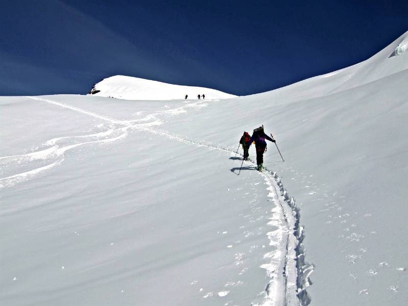 Nur wenige Abfahrtsspuren auf dem Gletscher