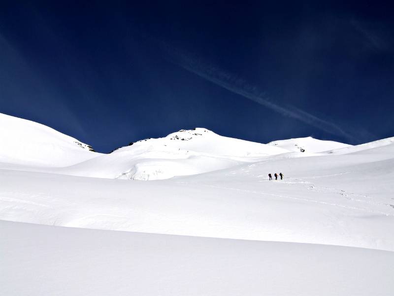 Der Gipfel in Sicht (rechts)