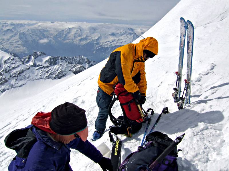 Kurz vor dem Gipfel Ski mussten ausgezogen werden