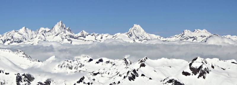 Finsteraarhorn und Schreckhorn. Blick vom Basodino