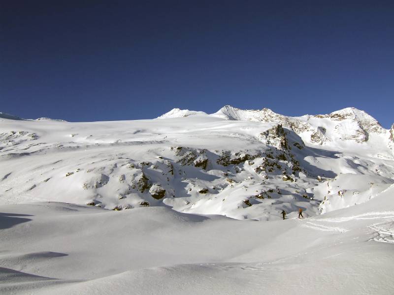 Basodino links, Kastelhorn rechts