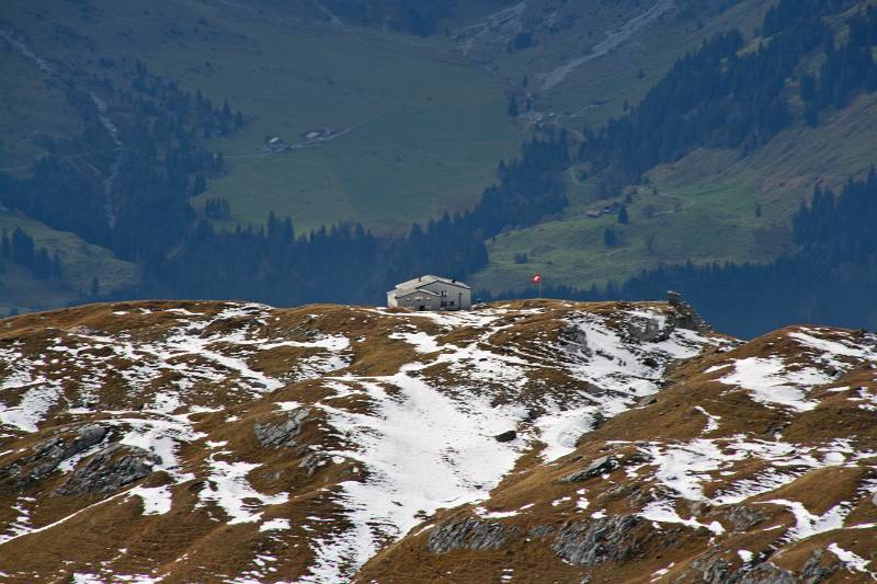 Rugghubelhütte von Engelberger Lücke aus, stark gezoomt