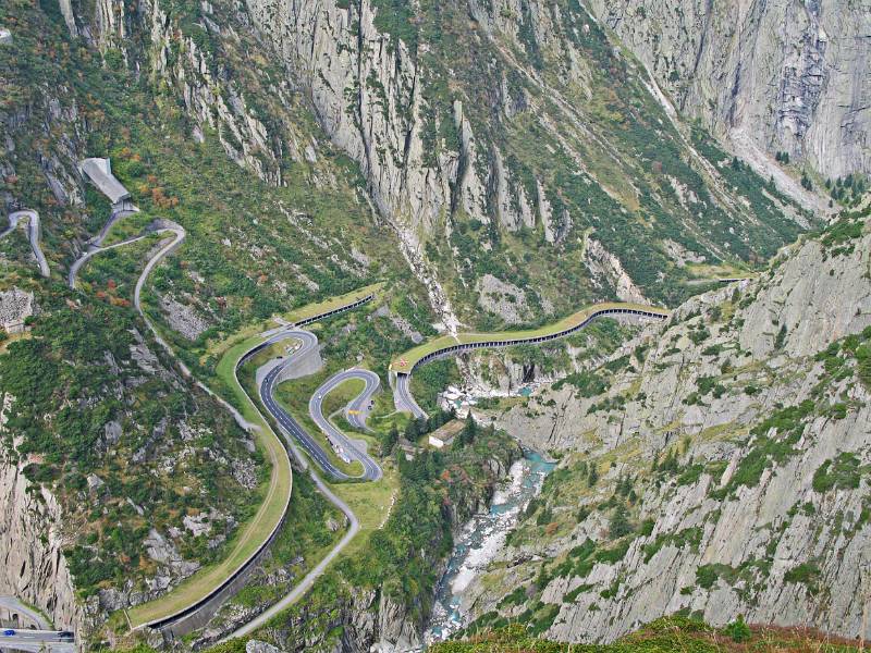 Und wieder Verkehrsinfrastrukur von Andermatt