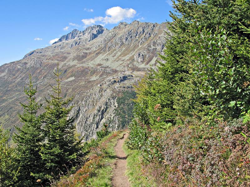 Sehr schöner und erstaunlich warmer Wanderweg nach unten