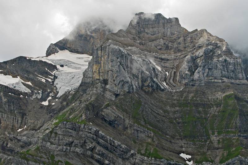 Vrenelisgaertli in Wolken