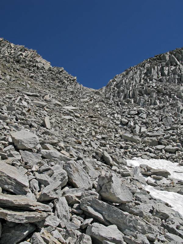 Blick auf die Luecke. Die steilste Stelle des Wanderwegs und man