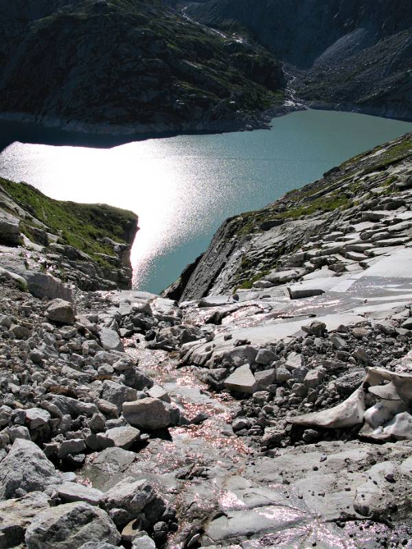 Die Querung auf dem Ufer des Albignasees