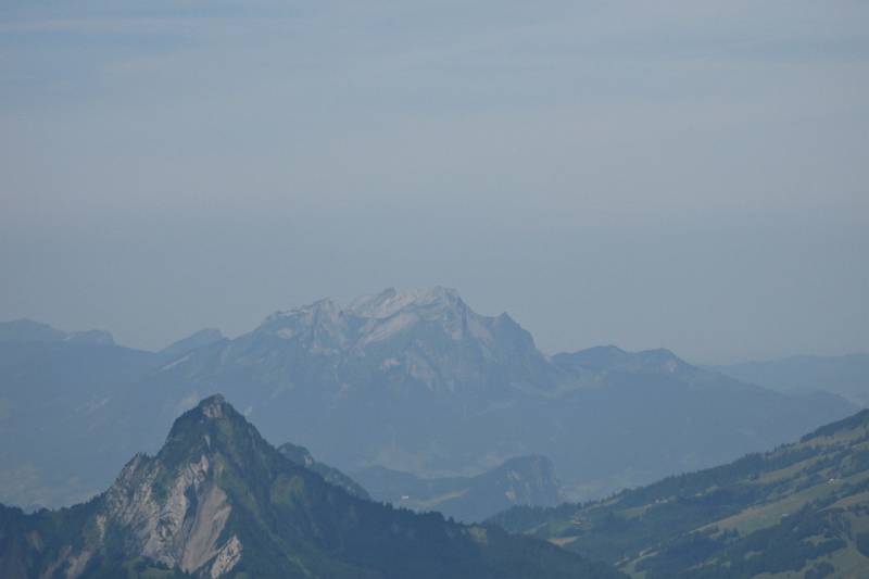 Pilatus weit im Nebel