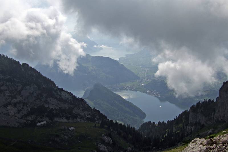 Blick zwischen Wolken