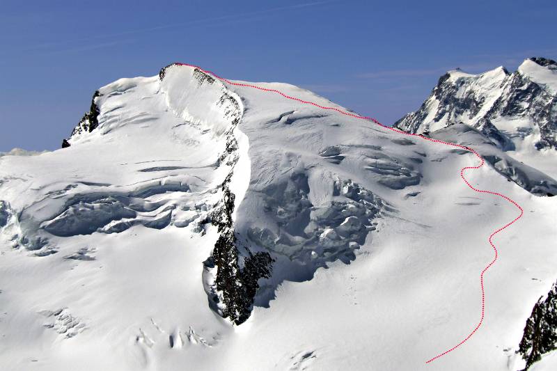 Strahlhorn mit Aufstiegsroute und Monte Rosa rechts