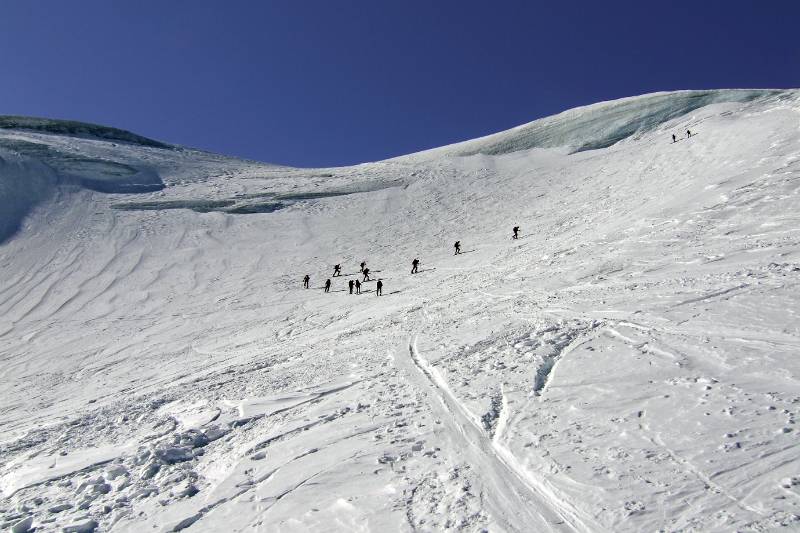 Statt auf den Adlerpass aufzusteigen, wird der Hang gequert und auf