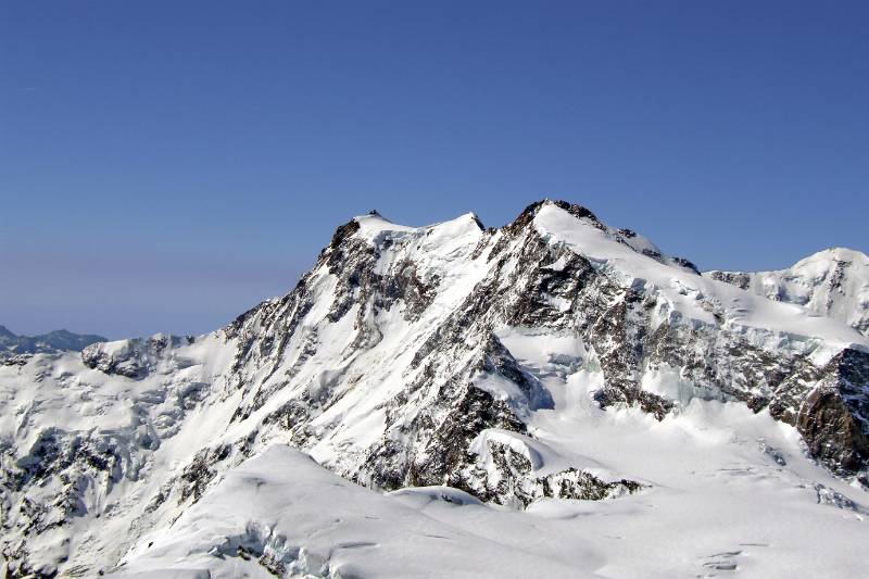 Monte Rosa. Von links nach rechts: Signalkuppe mit der hoechsten Huette