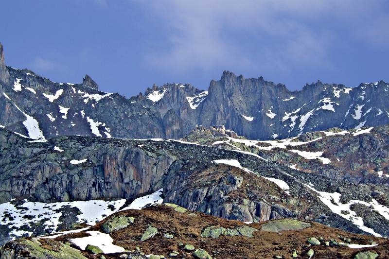 Albert Heim Huette vom Wanderweg oberhalb von Tiefenabch