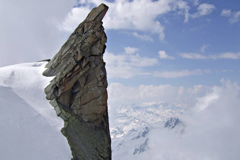 Interessante Felsen oeffen den Blick nach Walis