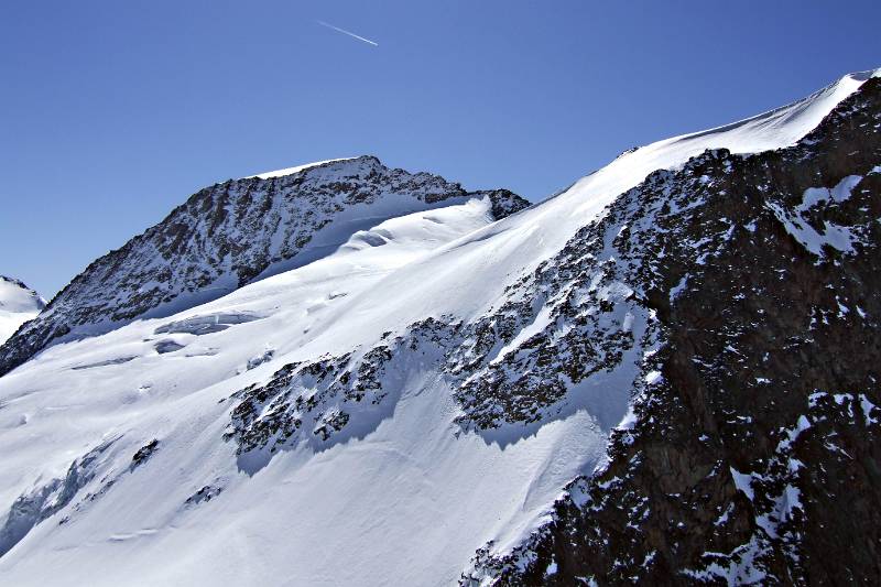 Vorne rechts sind die Felsen von Mittler Tierberg