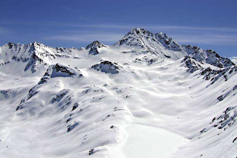 Fluela Wisshorn vom Punkt 2771m aus. Einer von Joeri-Seen ist unten