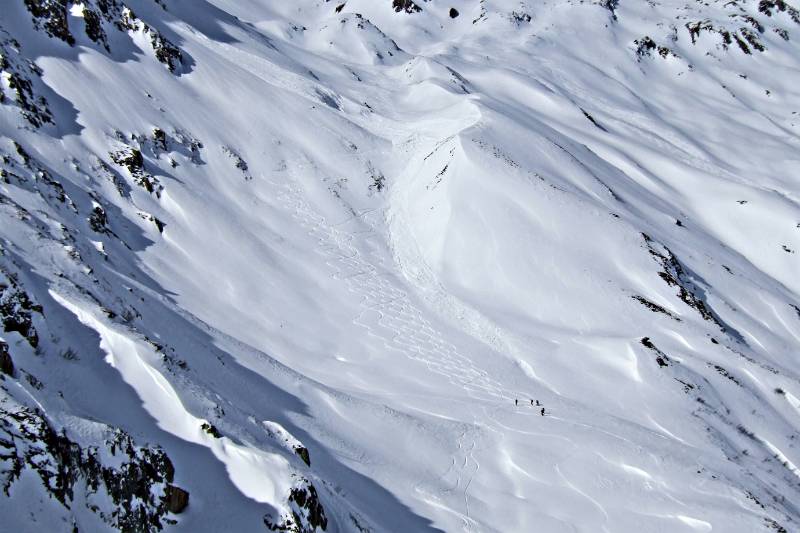 Schoene Tiefschneehaenge, nicht ganz ungefaehrlich