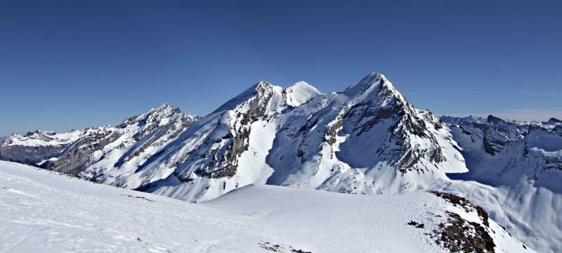 Gipfelpanorama. Doldenhorn ? Altels, Balmhorn und Rinderhorn (Von links nach rechts)