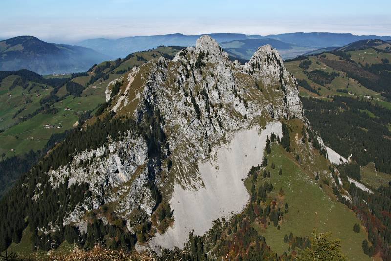 Kl. Mythen und Hagenspitz von Gr. Mythen aus. Foto aus einer