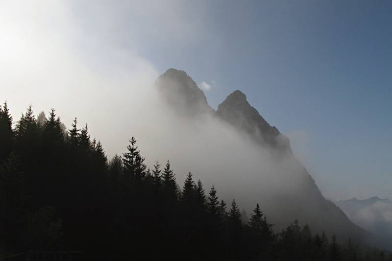 Hagenspitz und Kl. Mythen im Nebel