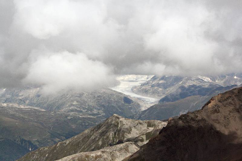 Aletschgletscher ist zu sehen, leider Wolken verdecken weitere Aussichten auf Berner