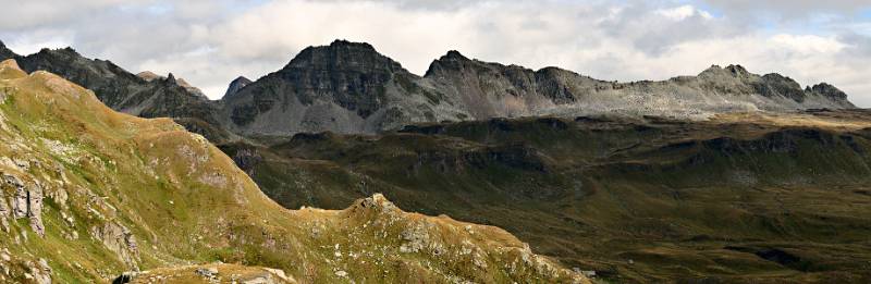 Panorama von Albrunpass. Die Wanderoute zum Rif. Margaroli ist zu sehen