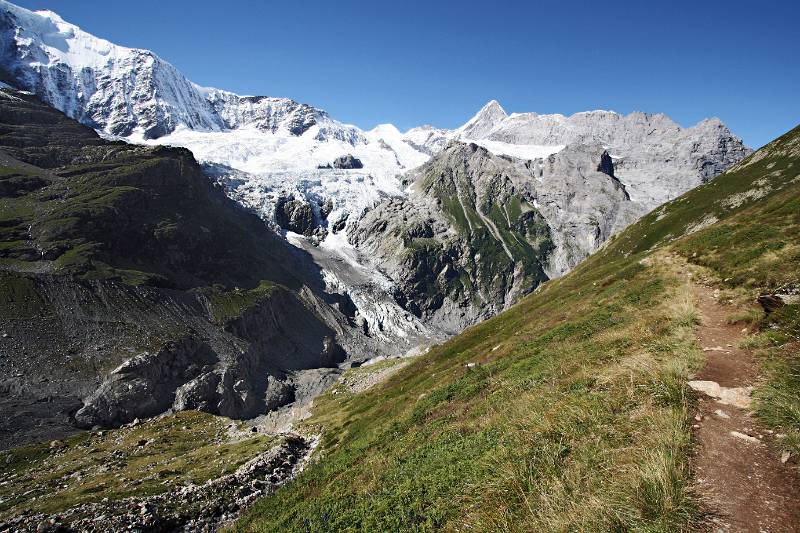 Mönch und Eiger vom Wanderweg aus