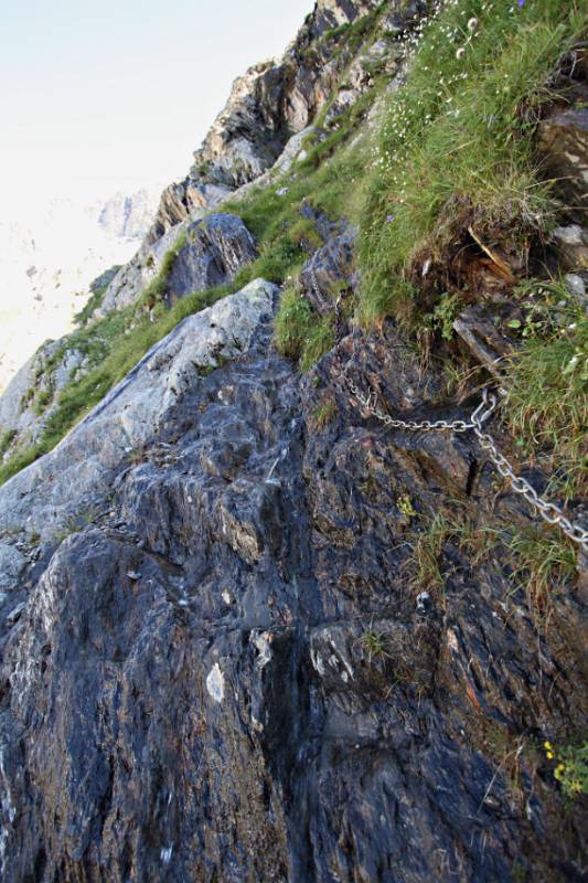 Nasse, Rutschige Felsen. Die Kette kann sehr gut gebraucht werden