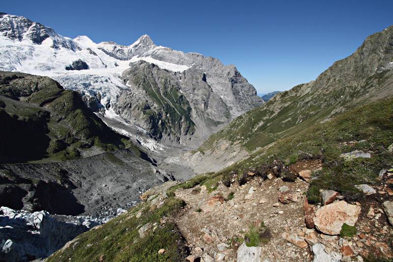 Mittellegigrat von Eiger begleitet die ganze Zeit währen der Wanderung