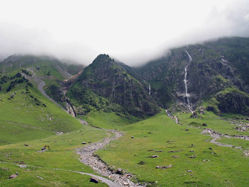 Der Wanderweg nach Spannorthütte vorne. Oben alles ist im Nebel