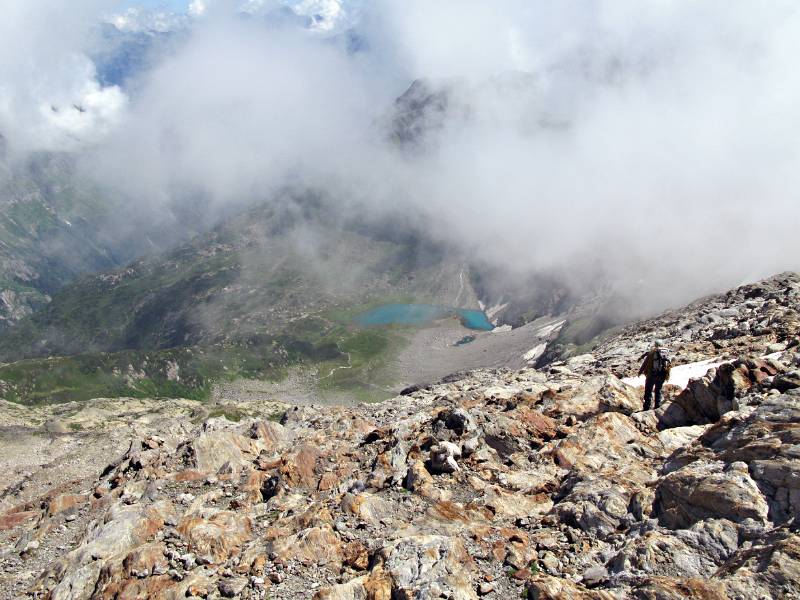 Kröntenhütte als kleiner grauer Punkt ist noch kaum zu erkennen