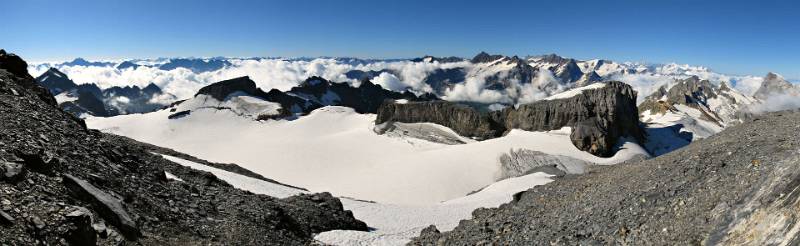 Blick von Gr. Spannort Richtung Chli Spannort. Die Gipfel müssen noch