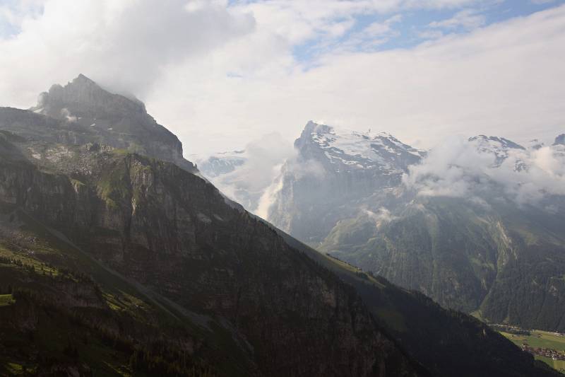 Hahnen links und Titlis vorne