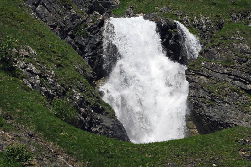 Schöner Wasserfall bei Wanderung zurück nach Engelberg