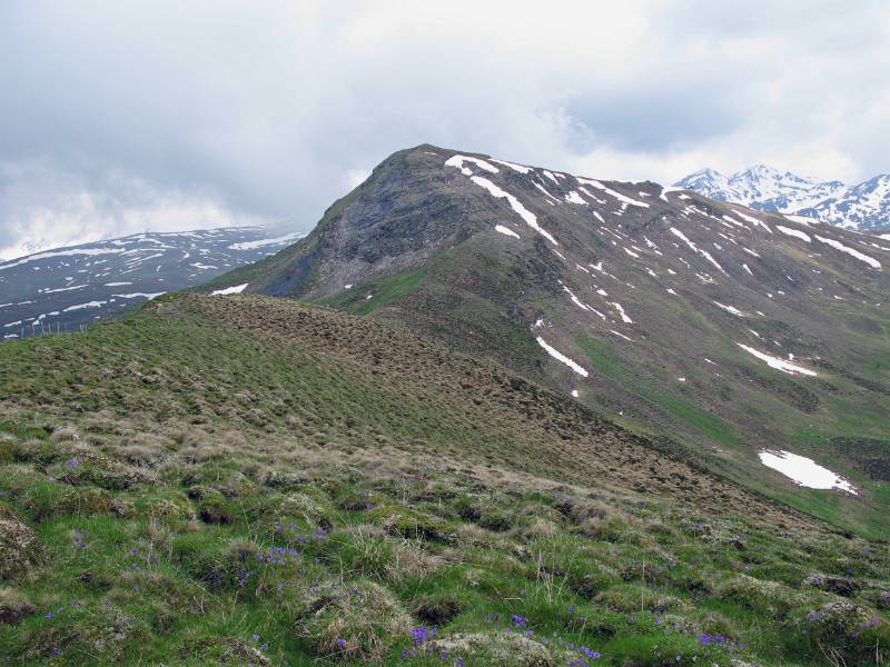 Die Route ab Sezner geht entlang dem Grat