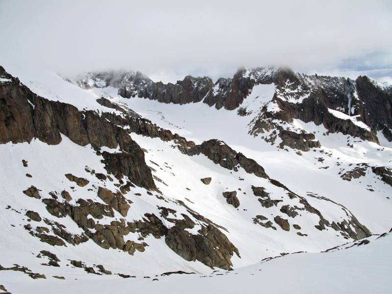 Tiefengletscher und Tiefenstock im Nebel