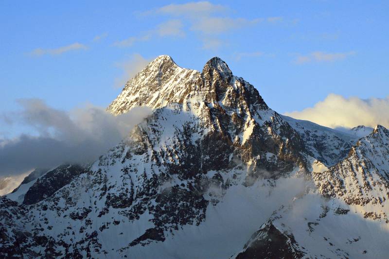 Chli Sustenhorn und Sustenhorn im Morgenlicht