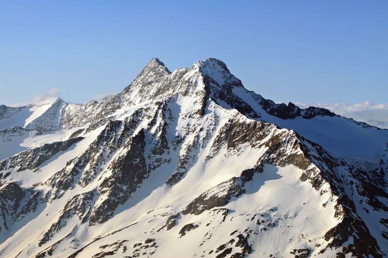 Drei Gipfel auf dem gleichen Grat frontal kaum zu unterscheiden: Gr.