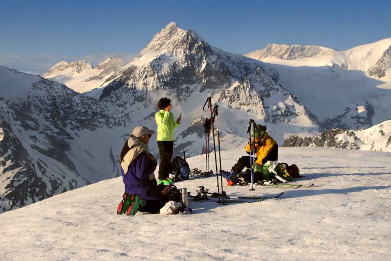 Frühstück auf dem Grassengrat mit Sustenhorn im Hintergrund